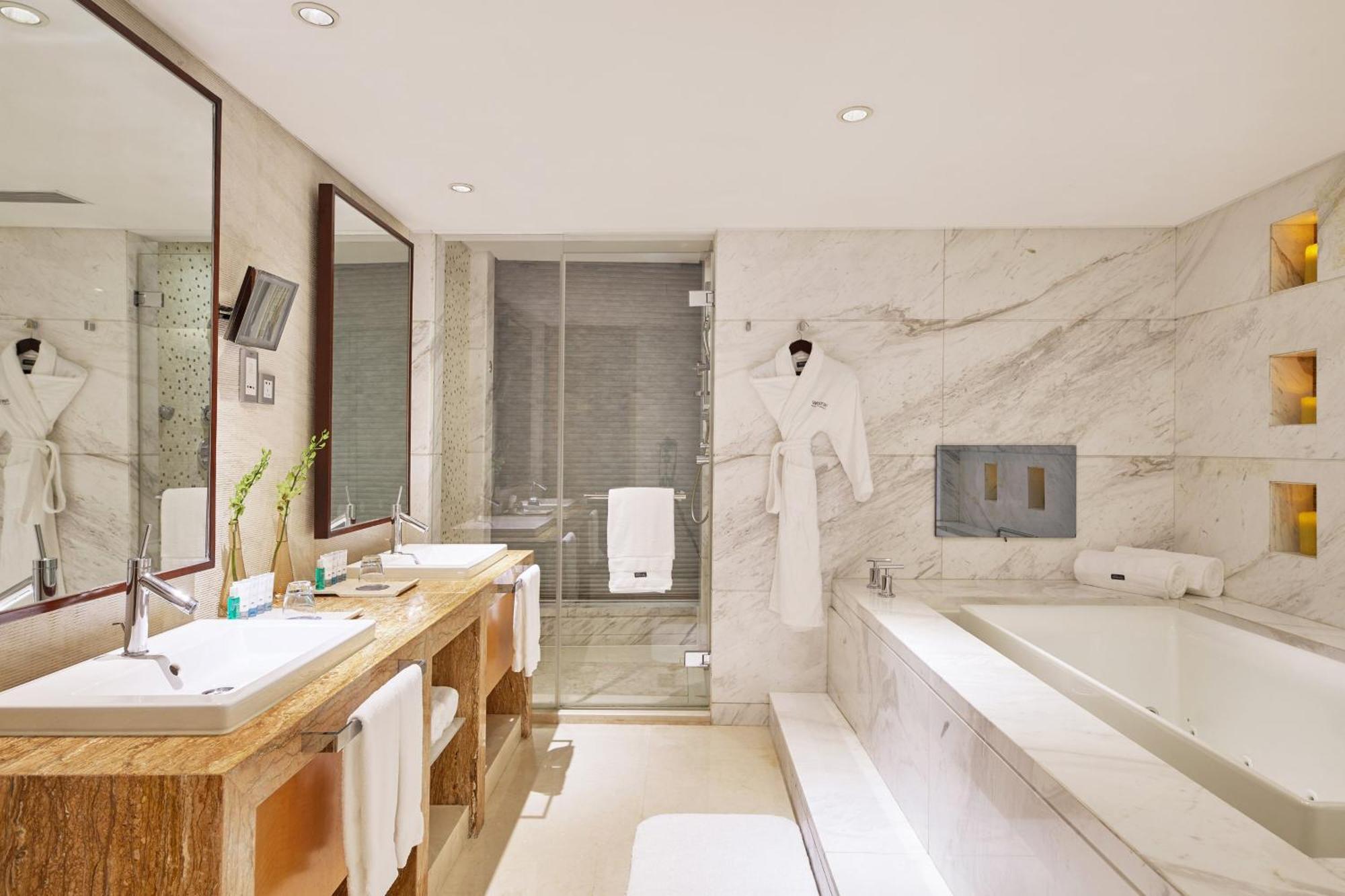The Westin Nanjing Xuanwu Lake エクステリア 写真