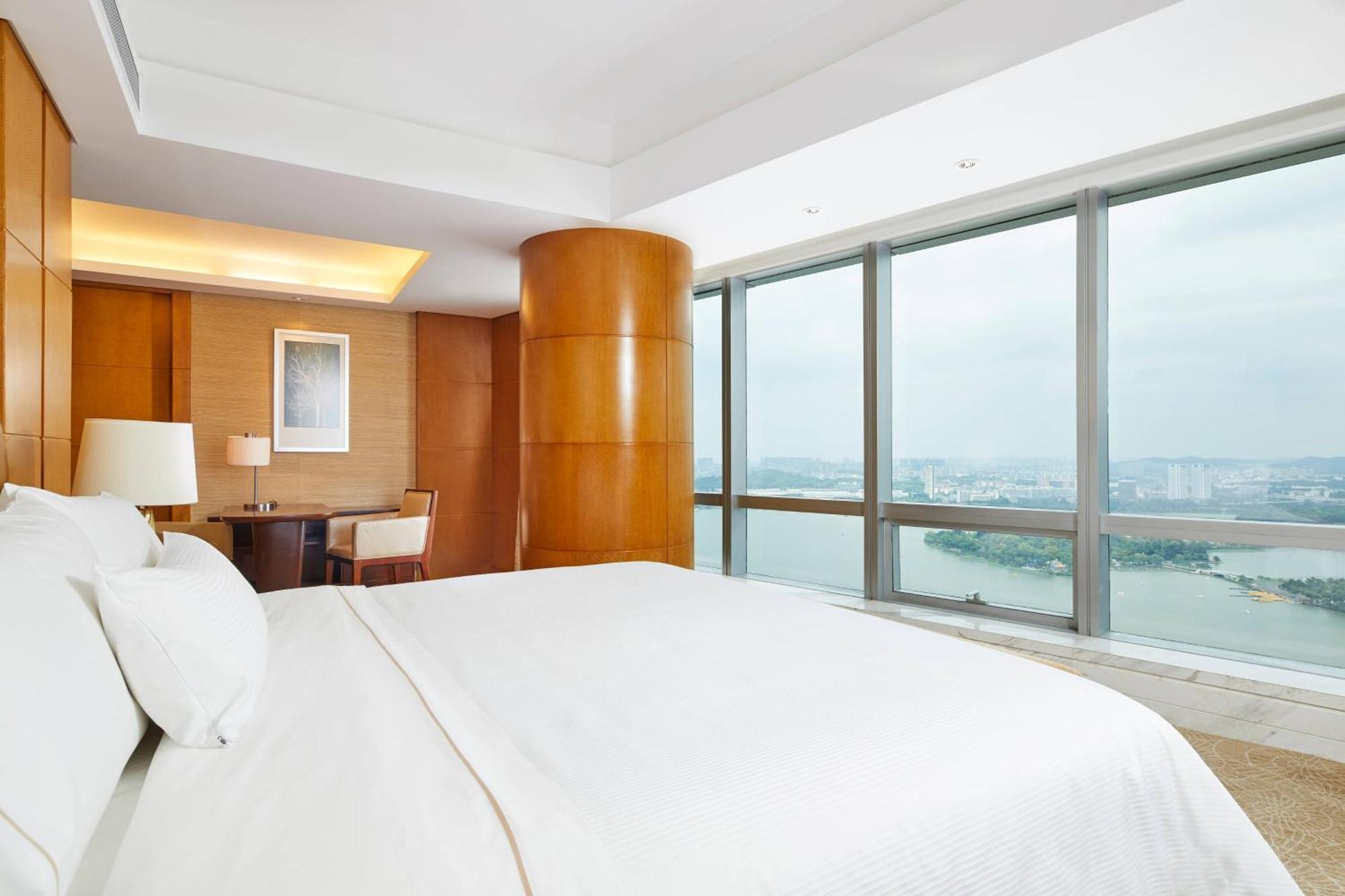 The Westin Nanjing Xuanwu Lake エクステリア 写真